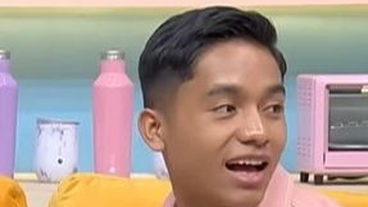 Meski Membelakangi Host, Sikap Sopan Betrand Peto Saat Wawancara Menuai Pujian