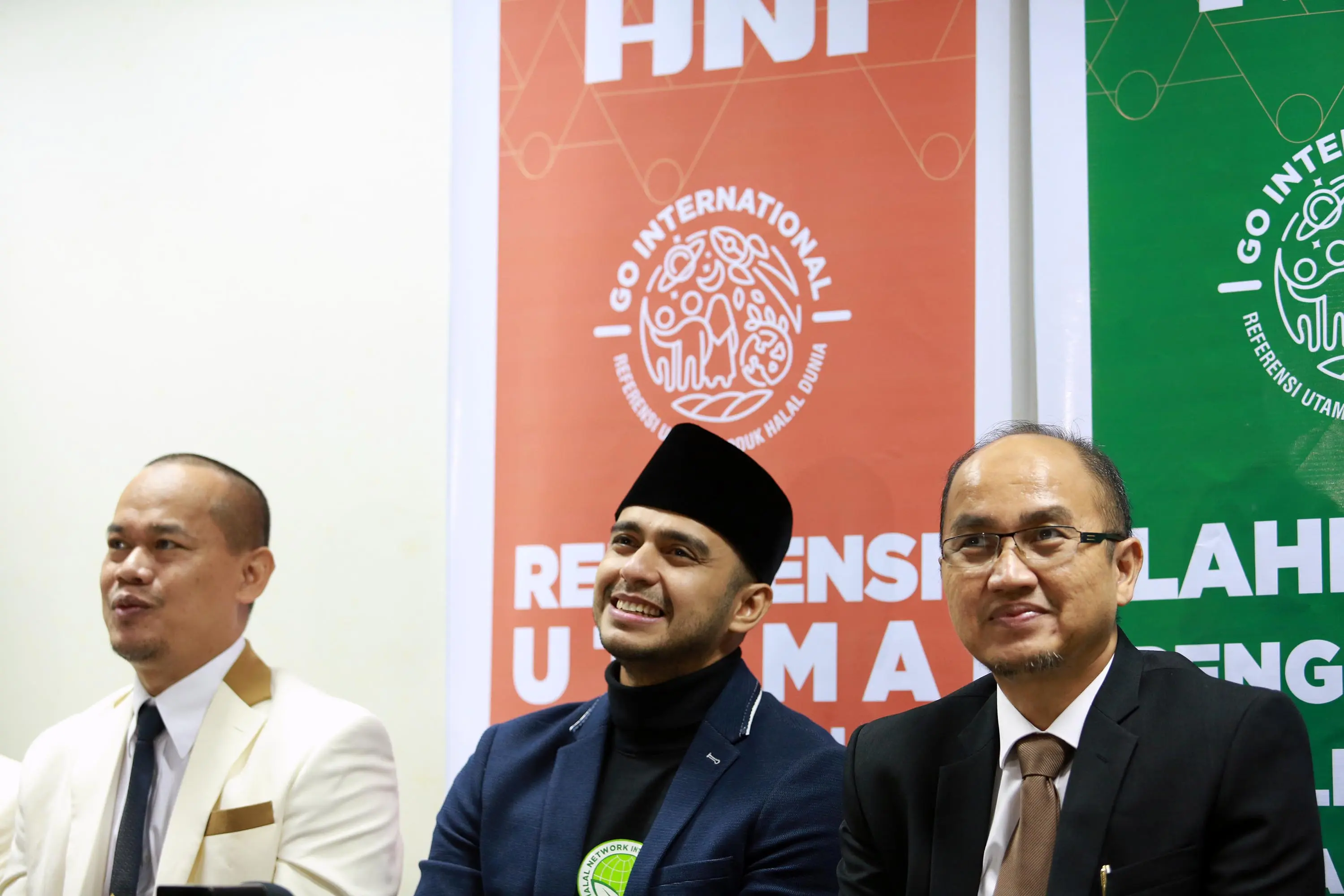 Ali Zainal bersama dengan Rofik Hananto ( direktur marketing & operasional) serta Agung Yuliato (presiden direktur) saat ditemui di SICC, Bogor, Jawa Barat, Minggu (9/4/2017)