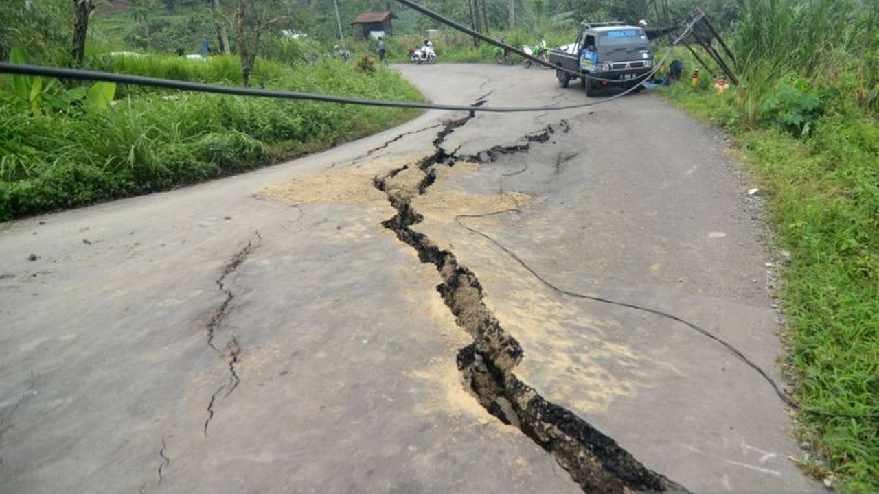 Fenomena Tanah Bergerak: Dari Retakan Kecil Menjadi Ancaman Besar