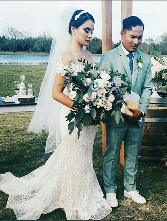 Pasangan itu terlihat serasi saat hari bahagianya. Masih dalam video tersebut, Tanta mempersembahkan lagu romantis pada perempuan di jadi kekasihnya sekitar setahun lebih. (Instagram/aliciamilka)