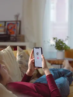 Cara ini dapat membantu membangun kebiasaan finansial yang lebih disiplin sekaligus mendekatkanmu pada berbagai tujuan keuangan. [Dok/Pexels.com/cottonbro studio].