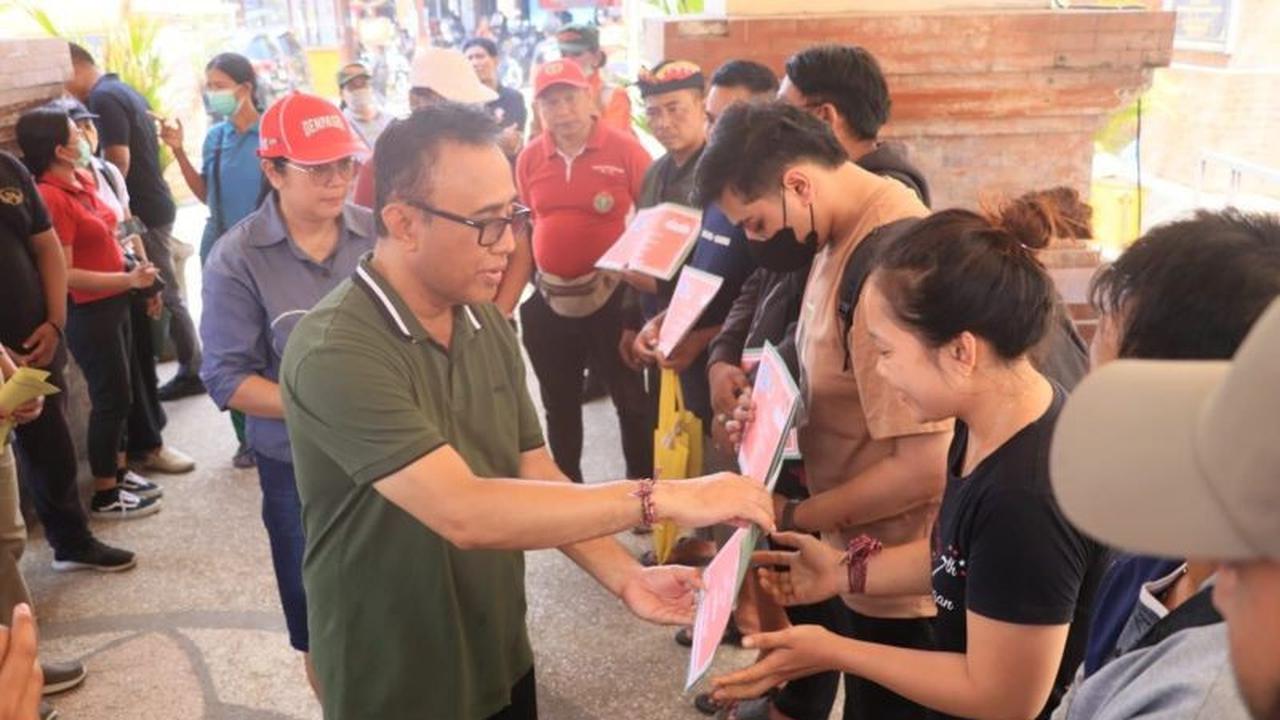 Total Rp30 Juta per Keluarga: Kemensos dan Pemkot Denpasar Serahkan Santunan Korban Banjir Denpasar