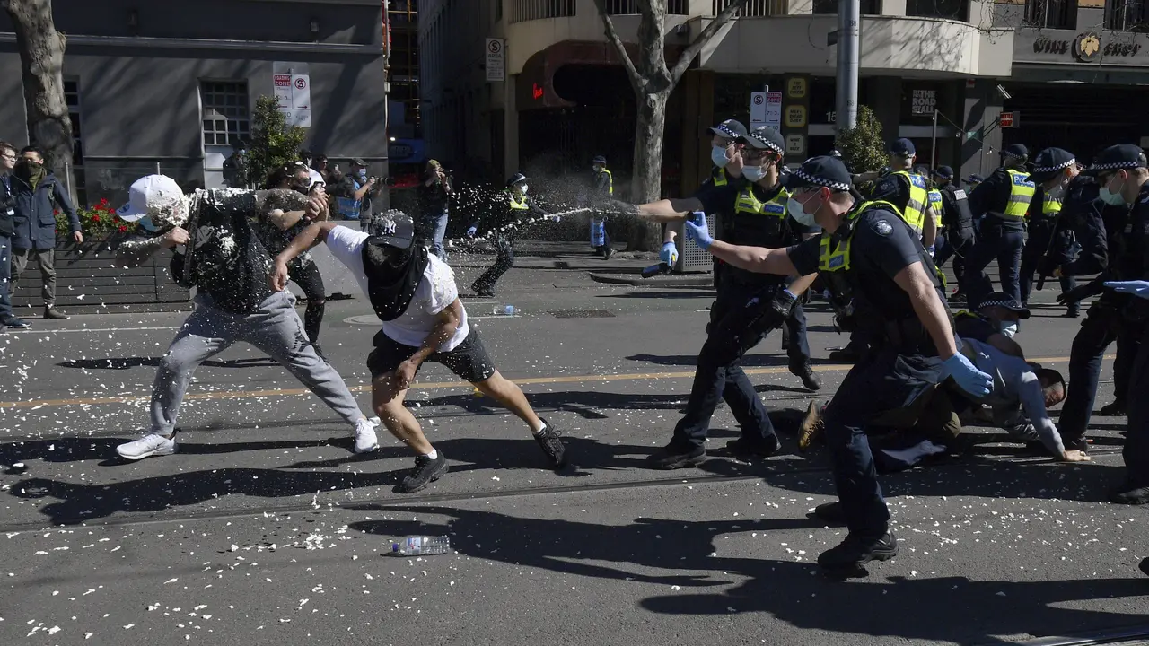 Demo Anti-Lockdown di Melbourne Ricuh