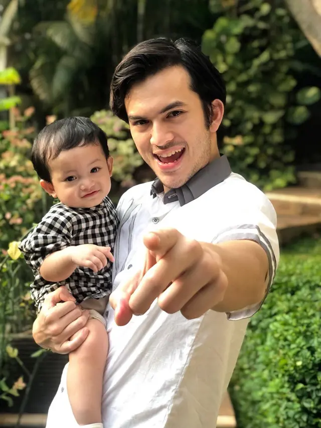 Genap Berusia 1 Tahun, Ini 6 Potret Gemas Baby Kenzie Keponakan Rizky Nazar