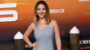 Madelyn Cline menghadiri premiere "Outer Banks" di Regency Village Theatre, Los Angeles, California, Amerika Serikat, 16 Februari 2023. Madelyn Cline yang berperan sebagai pemeran utama wanita, Sarah Cameron, memukau para fotografer dalam gaun biru muda yang dilapisi kristal biru berkilau. (Frazer Harrison/Getty Images/AFP)