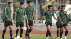 Pemain Timnas Indonesia, Stefano Lilipaly, bersama rekan-rekannya saat latihan di Universitas Kasetsart, Bangkok, Kamis (15/11). Latihan ini persiapan jelang laga Piala AFF 2018 melawan Thailand. (Bola.com/M. Iqbal Ichsan)