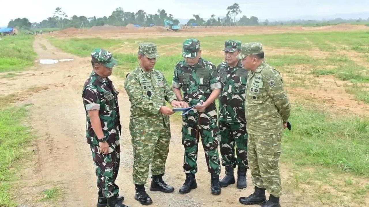 FOTO: Kaskoopsudnas Tinjau Kesiapan Operasi Lanud Haluoleo