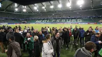 Benda Mencurigakan Warnai Laga Wolfsburg Vs MU