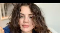 Aksi bare face Selena Gomez menuai pujian dari netizen. @selenagomez.