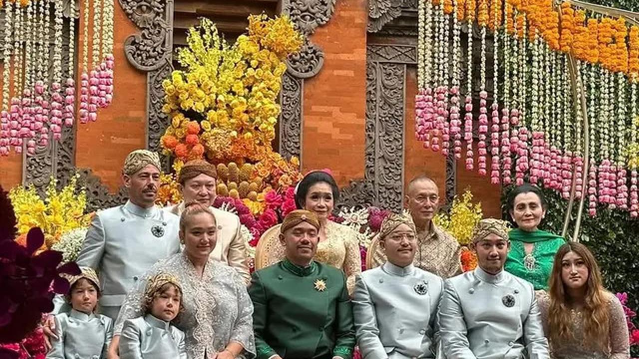 Potret Titiek Soeharto Hadiri Pernikahan Putra Ari Sigit, Kental Adat Jawa