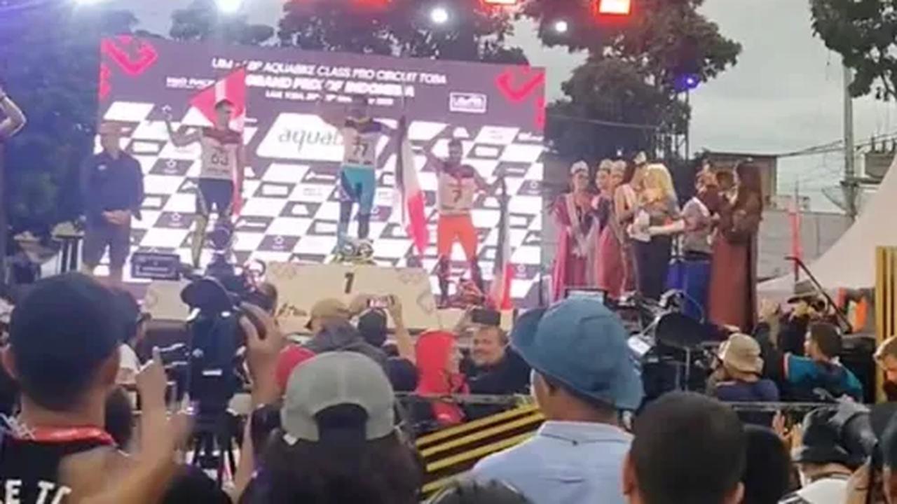 “Sepertinya ada banyak lagu kita dari luar negeri, mulai bertanya-tanya,” tulis akun @esau***<br>