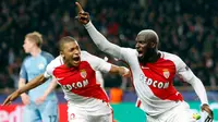 Bek AS Monaco, Fabinho melakukan selebrasi usai mencetak gol ke gawang Manchester City di leg kedua babak 16 besar Liga Champions di stadion Louis II, Monaco (16/3). Monaco berhasil lolos ke perempat final Liga Champions. (AP/Claude Paris)