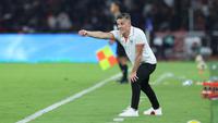 Pelatih Timnas Indonesia, John Herdman, saat memimpin timnya meraih kemenangan 4-0 atas Saint Kitts and Nevis pada laga FIFA Series 2026 di Stadion Utama Gelora Bung Karno (SUGBK), Jakarta, Jumat (27/03/2026) malam WIB. (Bola.com/M. Iqbal Ichsan)
