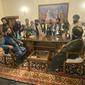 Pejuang Taliban menguasai Istana Kepresidenan Afghanistan di Kabul, Afghanistan, Minggu (15/8/2021). Taliban menduduki Istana Kepresidenan Afghanistan setelah Presiden Afghanistan Ashraf Ghani melarikan diri dari negara itu. (AP Photo/Zabi Karimi)