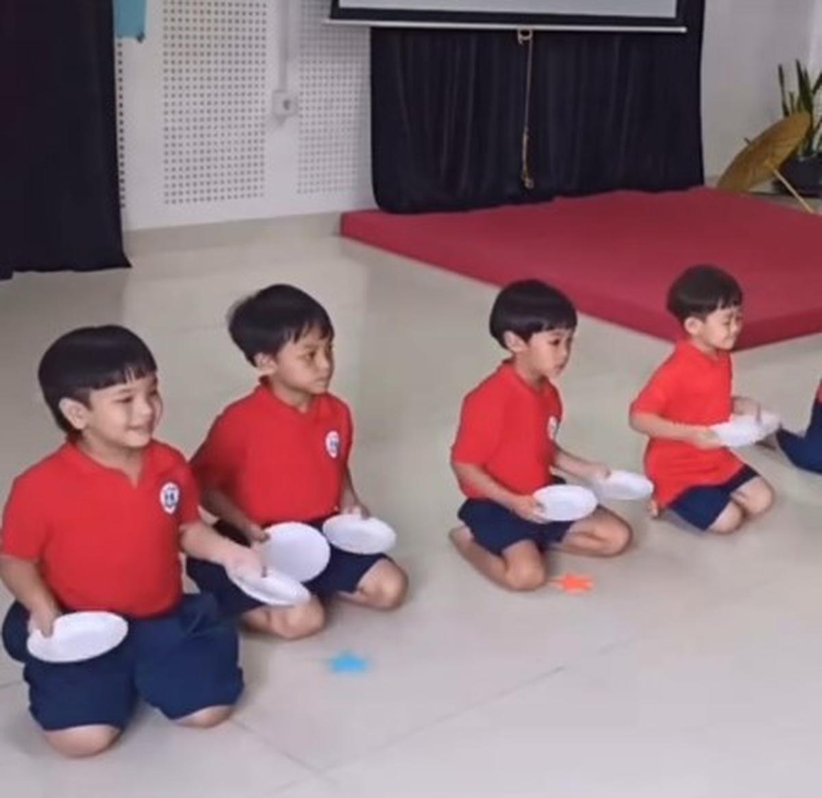 Latihan Tari Piring di Sekolah, Ini 7 Potret Gala Sky yang Ekspresinya Menggemaskan - Paling Sumringah