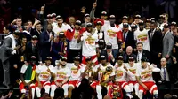 Para pebasket Toronto Raptors merayakan kemenangan sekaligus gelar juara NBA pertama mereka pada musim 2018-2019. (Getty Images/AFP/Lachlan Cunningham)