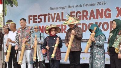 Festival Egrang Jember Perkuat Komitmen Ruang Aman Anak, Menteri PPPA Apresiasi Kolaborasi Warga