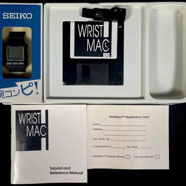 Satu set WristMac yang dilelang di ComicConnect (Dok. ComicConnect)