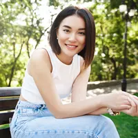 ilustrasi karakter perempuan/photo created by lookstudio - www.freepik.com