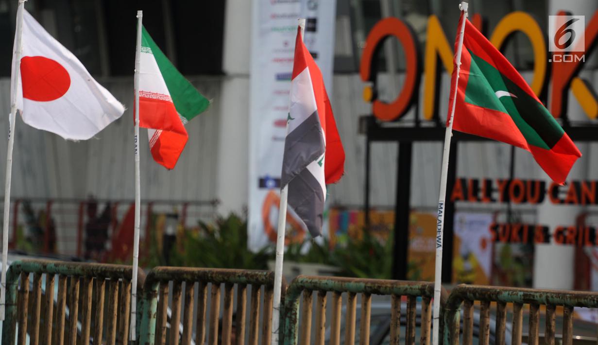 Foto Deretan Bendera Negera Peserta Asian Games 2018 Yang Diikat Bambu News Liputan6 Com
