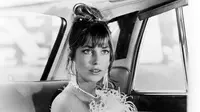 Gambar yang dirilis pada 17 Februari 1973 dari aktris dan penyanyi Inggris Jane Birkin (tengah), pada syuting "Don Juan" yang disutradarai oleh Roger Vadim. (AFP)