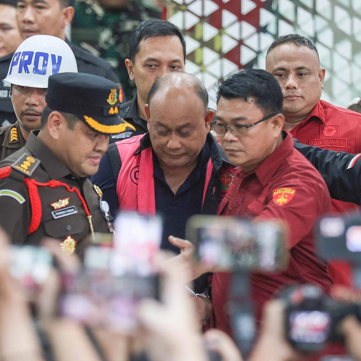 FOTO: Tiga Eks Pimpinan BGN Ditahan dalam Kasus Dugaan Korupsi Program MBG
