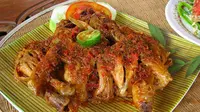 Ayam betutu yang jadi sajian khas di Warung Rekreasi Bedugul (plesiryuk.com)