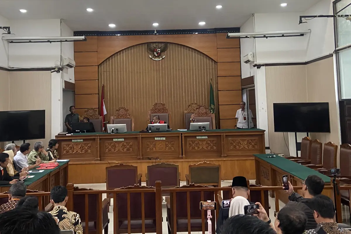 Suasana sidang praperadilan perdana Sekretaris Jenderal DPP PDI Perjuangan (PDIP) Hasto Kristiyanto di Pengadilan Negeri Jakarta Selatan, Selasa (21/1/2025). Di mana tim hukum KPK tak hadir.