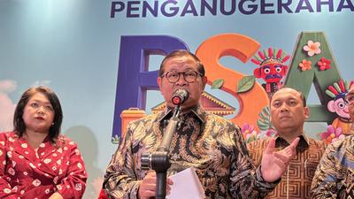 Saat Pramono Beri Hadiah Spesial ke 10 Lurah Finalis Benyamin S Award