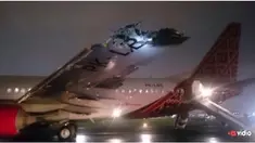 Belum diketahui apakah ada korban jiwa akibat kecelakaan, tapi yang pasti kondisi sayap Batik Air patah dan terbakar.