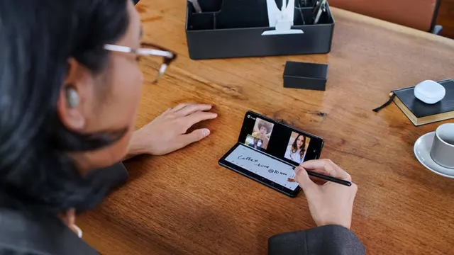 3. Terkoneksi dengan S Pen