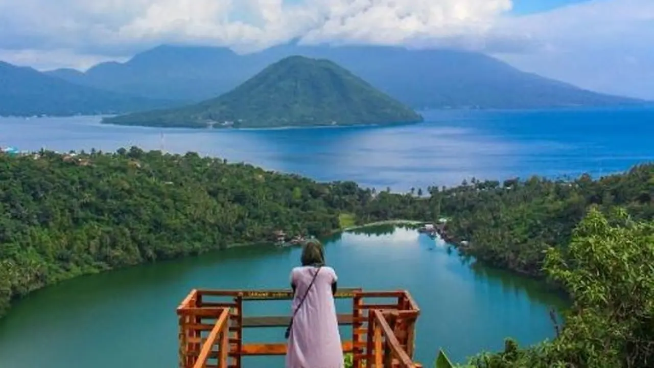 Nikmati Keindahan Kota Ternate dari Atas Danau Laguna