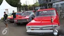 Pengunjung berkeliling di sekitar event Otobursa Tumplek Blek 2016 di Jakarta, (28/5). Pameran otomotif outdoor terbesar di Asia Tenggara yang mengusung tema 'Otomotif Delight' tersebut berlangsung pada 28-29 Mei 2016. (Liputan6.com/Immanuel Antonius)