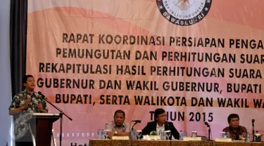 Suasana pembukaan rapat koordinasi persiapan pilkada serentak di Hotel Royal, Jakarta, Sabtu (14/11/2015). Tujuan rakor untuk menyamakan pola pikir dan pola tindak seluruh pengawas pemilu. (Liputan6.com/Johan Tallo)