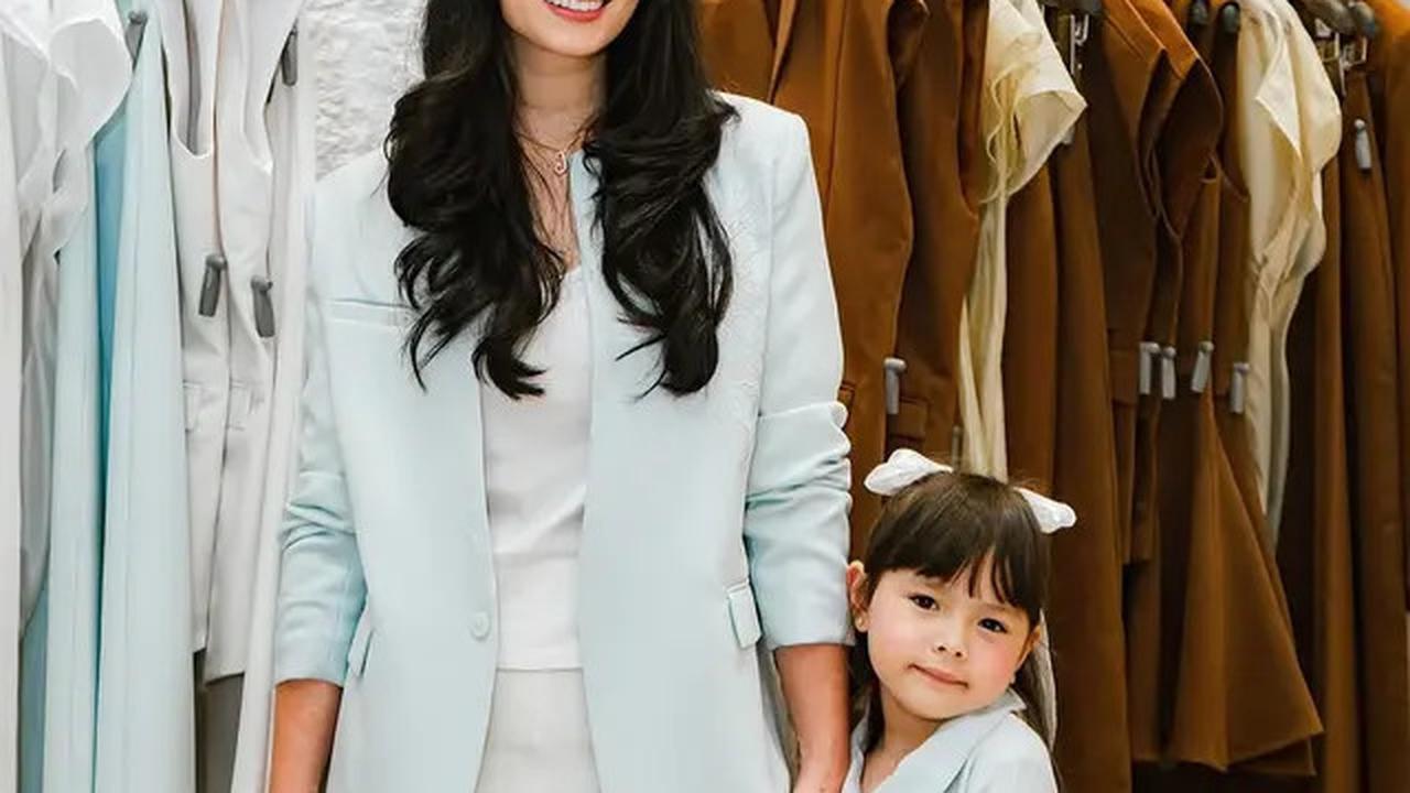 6 Potret Asmirandah Bareng Chloe di Berbagai Acara Launching Produk, Selalu Selaras
