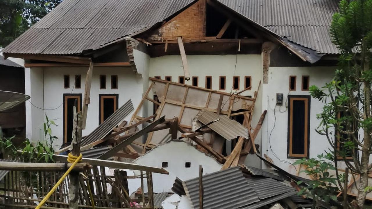 Rumah rusak akibat gempa Banten, Jumat (14/1/2022).