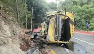 Evakuasi Dramatis Sopir Truk Terjepit Usai Hantam Tebing di Sukabumi
