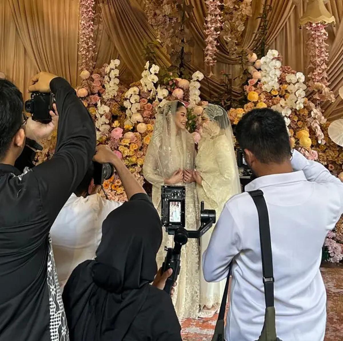Tampilan Elegan Alyssa Daguise Dibalut Busana Pastel saat Pengajian Jelang Pernikahan, Aura Calon Pengantin Terpancar