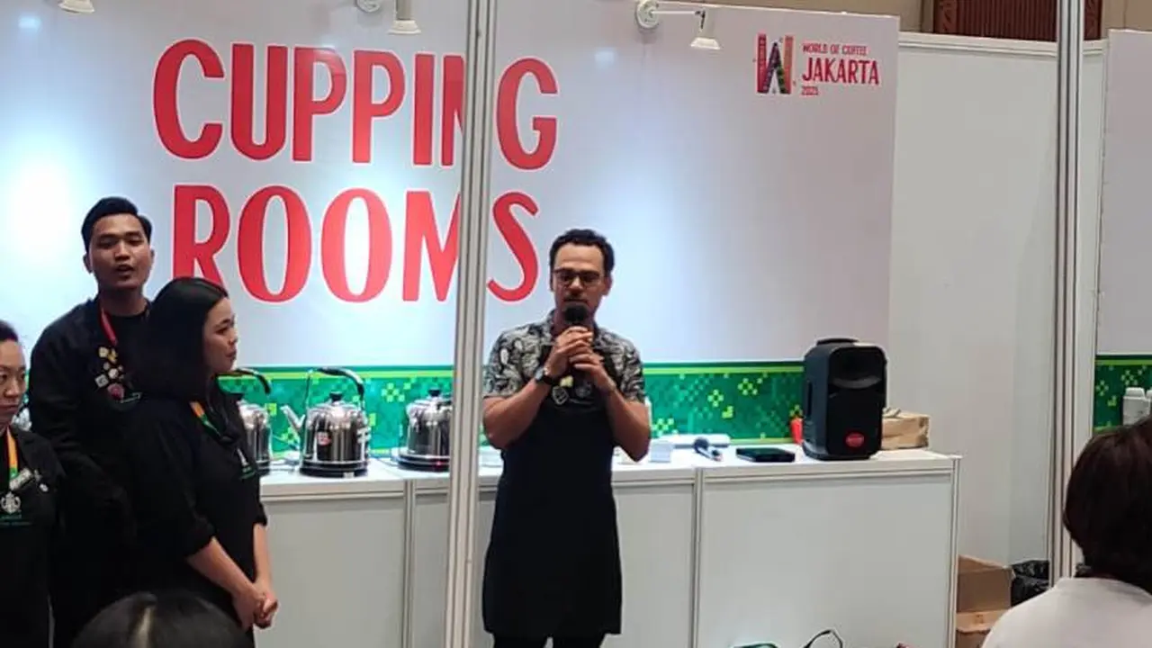 Mengenali Rasa dan Aroma Kopi Unggulan Indonesia dari Barista dan Master Coffee Asal Kosta Rika di World of Coffee.  (Liputan6.com/Henry)