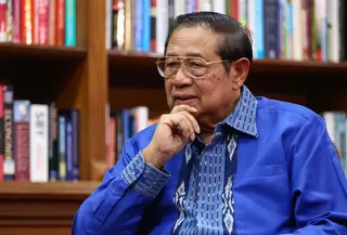 Presiden keenam Republik Indonesia Susilo Bambang Yudhoyono (SBY) dalam wawancara khusus dengan tim Liputan6.com di kediamannya di Puri Cikeas, Bogor, Jawa Barat, Jumat (21/2/2025). (Dok. Liputan6.com/Angga Yuniar)