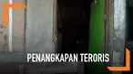 Densus 88 melakukan penangkapan seorang pria yang diduga sebagai teroris. Pria tersebut diduga sebagai pelaku pengeboman pos polisi Kartasura/