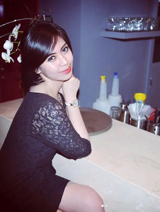 "Nongkrong sm temen2nya smpe warung tutup bisa, tp buat ketemu anaknya ga pernah bisa hahaha kasian ya . Jgn pernah lg bilang sayang sm anak ya yam, jijik dengernya," tulis istrinya Yama, arfitadwip. (Instagram/yamacarlos7)