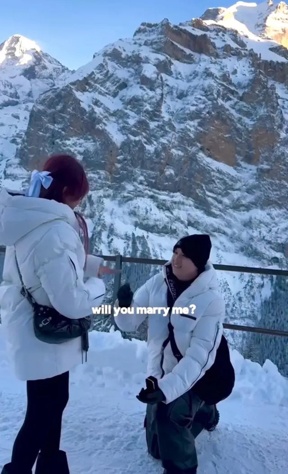 7 Potret Brisia Jodie Lamaran Ulang di Swiss, Romantis Berlatar Gunung Salju