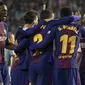 Para pemain Barcelona merayakan gol ke gawang Celta Vigo pada laga La Liga di Stadion Balaidos, Rabu (18/4/2018). Celta Vigo bermain imbang 2-2 dengan Barcelona. (AP/Lalo R. Villar)