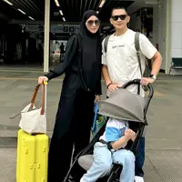 Lihat di sini adu gaya keluarga Citra Kirana dan Mulan Jameela saat mudik Lebaran. [@citraciki/@mulanjameela1]