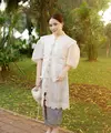 Nagita Slavina dikenal salah satu artis yang tampil fashionable. Seperti belum lama ini, istri Raffi Ahmad itu hadir dalam acara Istana Berkebaya. Pada acara tersebut perempuan dua orang anak itu tampil cantik mengenakan OOTD (Outfit  of the Day). [Instagram/raffinagita1717]