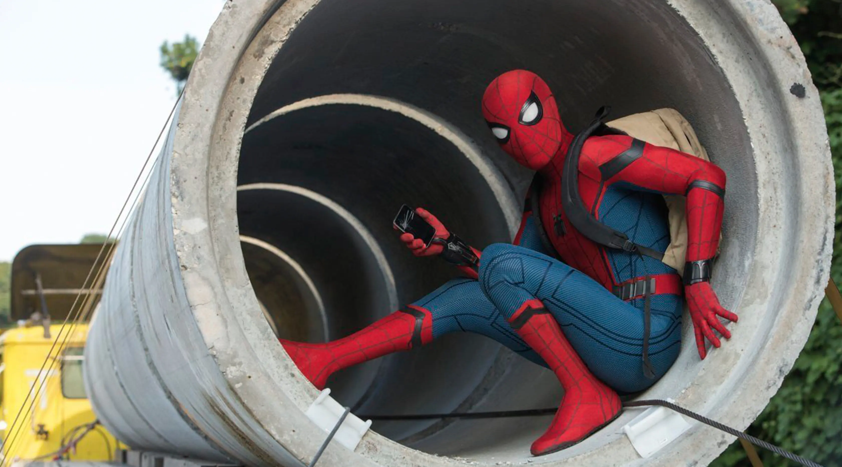 Aksi Tom Holland saat memerankan karakter Spiderman di film `Spider-Man: Homecoming.`. Film ini menceritakan seorang pelajar SMA yang mendapatkan kekuatan akibat terkena gigitan laba-laba transgenic. (Chuck Zlotnick/Columbia Pictures-Sony via AP)