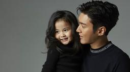Pria yang kini berusia 32 tahun ini kerap membagikan momen kebersamaannya bersama keponakannya mereka di akun sosialnya. (Liputan6.com/IG/@siwonchoi)