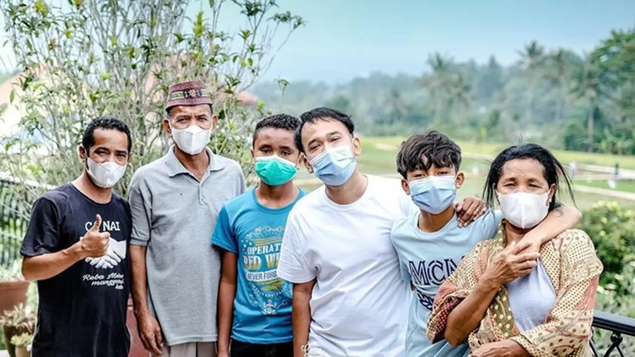 6 Momen Keluarga Betrand Peto dari NTT Keliling Rumah Ruben Onsu, Terharu