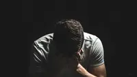 10 Ciri Cowok Bingung yang Bikin Overthinking, Terlihat Perhatian tapi Tak Ada Kepastian